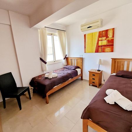 Top Floor 2 Bedroom Apartment E101, 3 Pools, Sea View, Free Wifi Peyia Exterior photo